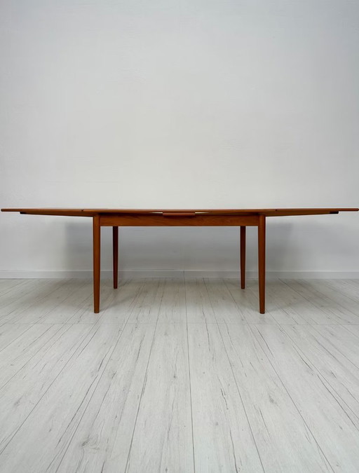 Grande table de salle à manger extensible en teck 60s