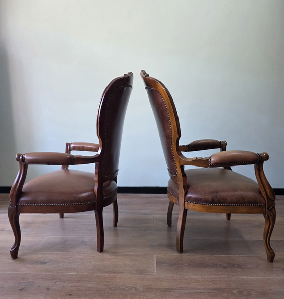 Image 1 of Set van 2 vintage leren fauteuils – Louis XV stijl