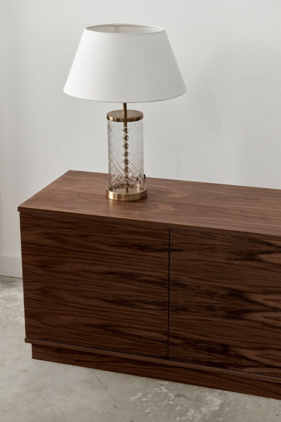 Image 1 of Walnoten dressoir O-S08 vier deuren