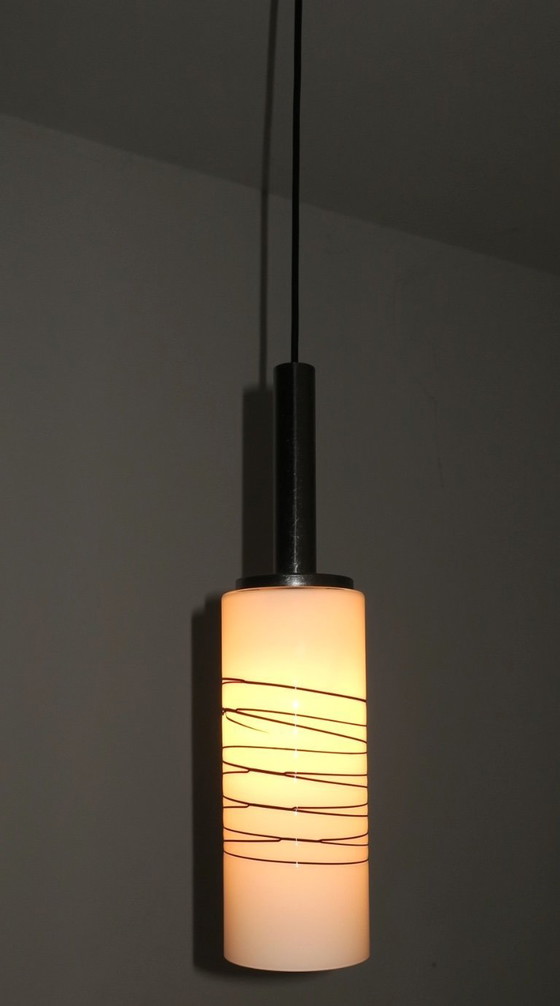 Image 1 of Lampada a sospensione in vetro lattimo opalino italiano con sovrapposizione, anni '60