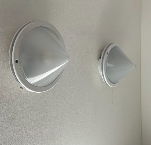 Coppia di applique vintage, vetro sabbiato e metallo, Prisma Italia 1980