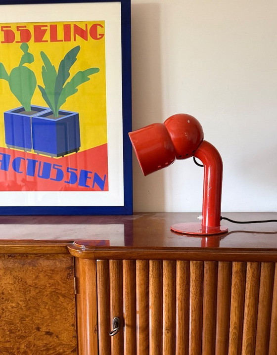 Image 1 of Elio Martinelli, modelo 2135. Lámpara de mesa/escritorio Robot roja, Martinelli Luce, Italia, 1960.
