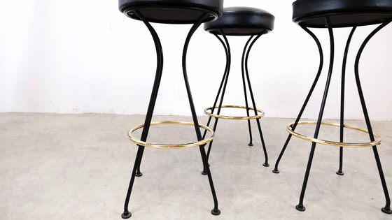 Image 1 of MBM French Set de 3 tabourets de bar 1950s Midcentury laiton et vinyle