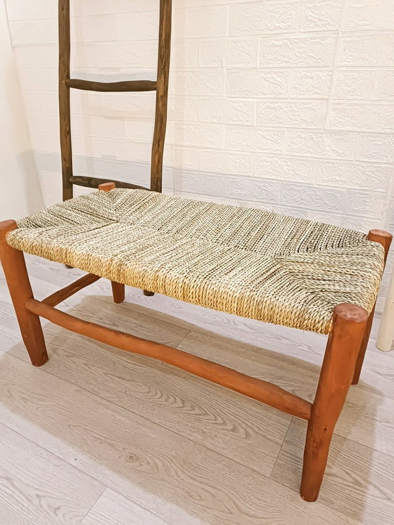 Handgemaakte mahoniehouten bank met geweven koordzitting: Marokkaanse boho-decoratie – Bankjes, Wood (photo 3 of 6)