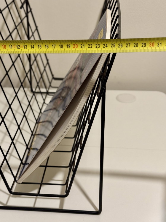 Image 1 of Vintage draadstaal tijdschriftenrek 70s – minimalistisch zwart metaal – stijl Pilastro / Braakman