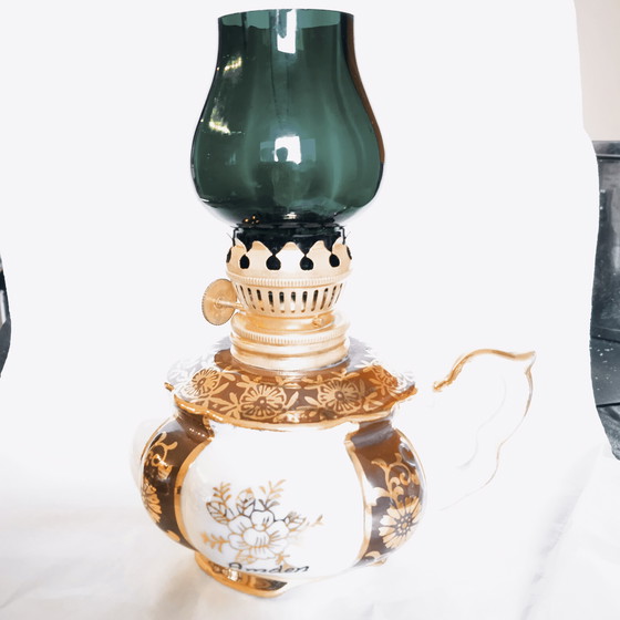Image 1 of Antica lampada a olio in miniatura in porcellana della manifattura Oscar Schlegelmilch