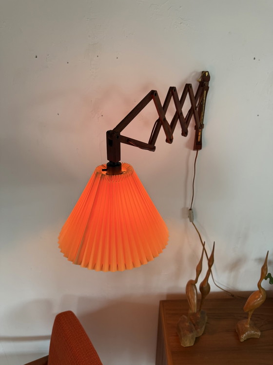 Vintage Danish Teak Scissor Lamp '60 – Wall lights, Wood, Plastic (photo 9 of 12)