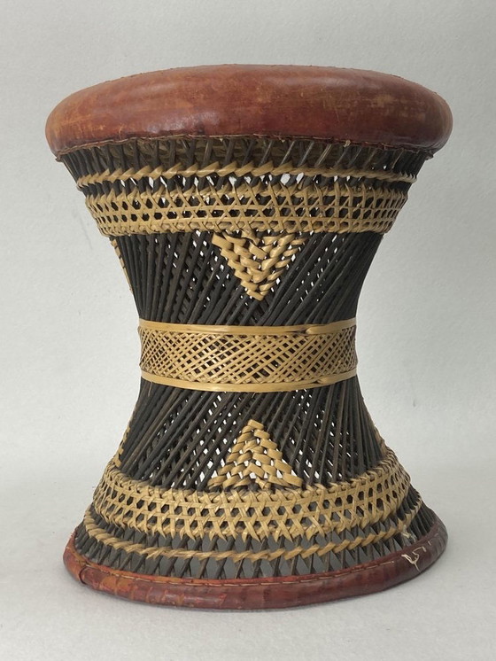 Image 1 of Tabouret tambour en rotin et osier tressé africain avec assise en cuir, années 1950