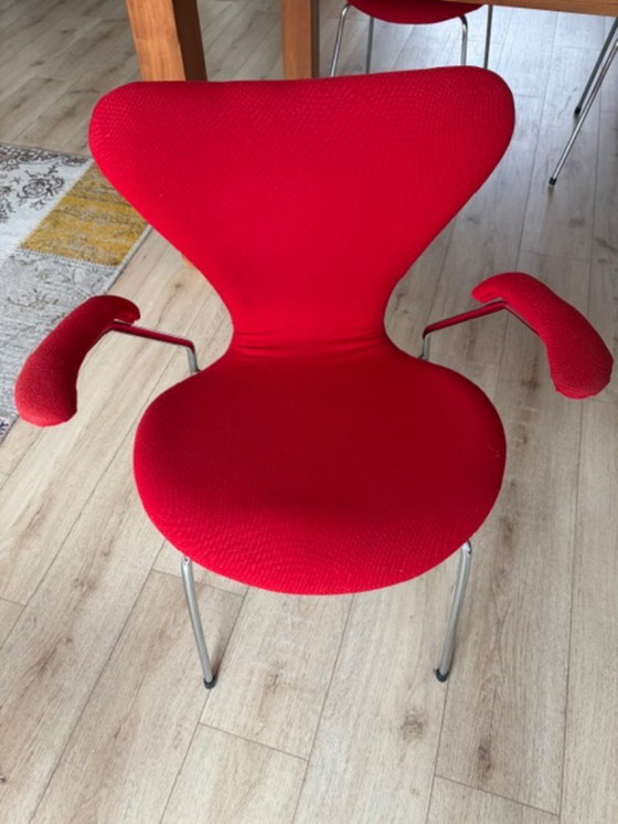 Image 1 of 4 poltrone imbottite vintage con braccioli di Arne Jacobsen per Fritz Hansen