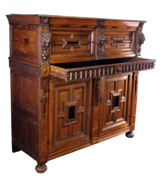 Image 1 of Prachtige 17de eeuwse Zeeuwse kast. 