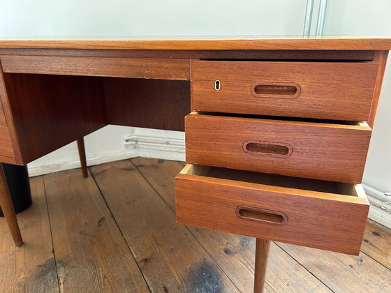 Mid-century desk, teak, 1960s, Scandinavian design – Wood (photo 4 of 6)