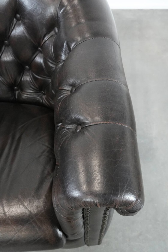 Image 1 of Fauteuil club Chesterfield luxueux en cuir de vachette foncé de style anglais