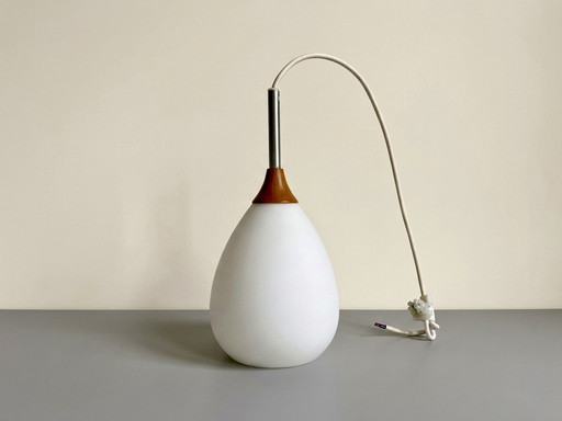 Vintage ‘teardrop’ hanglamp van opalineglas en hout 