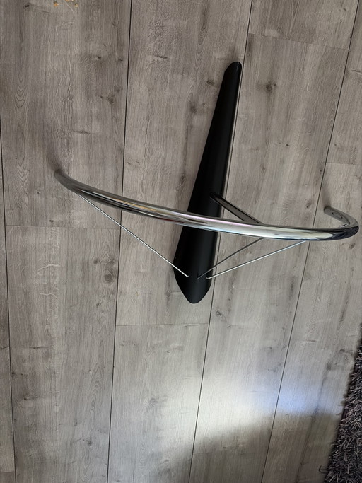 Porte-manteau post-moderne