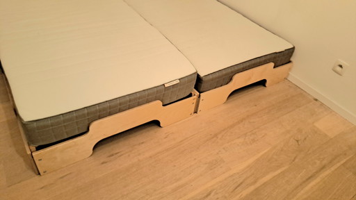 2 camas individuales apilables de Müller