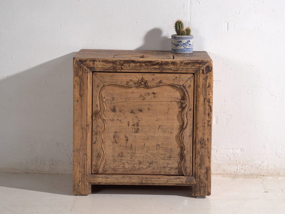 Shanxi low cabinet in elm with carved door – China, circa 1930 – Sideboard cabinet, Iron (photo 10 of 40)