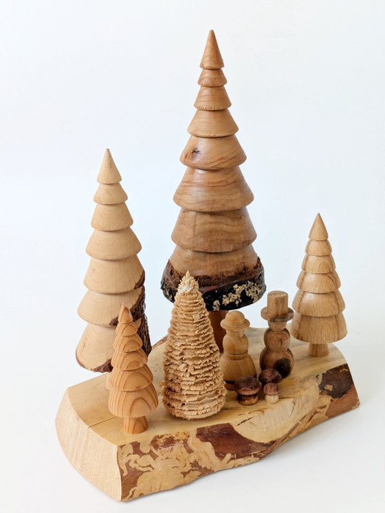 Image 1 of Vintage handgemaakte houten winterscène | Duitse Erzgebirge volkskunst