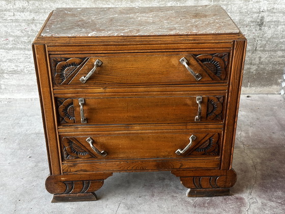 Kompakte Art-Deco-Kommode aus den 1930er Jahren, aus geschnitztem Holz und Marmor – Commode Art deco (photo 3 of 14)