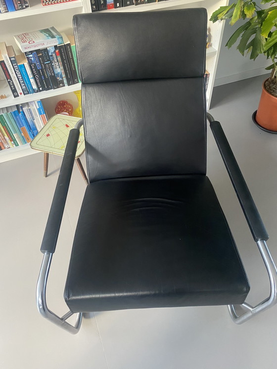 Image 1 of Poltrona lounge in pelle nera Harvink