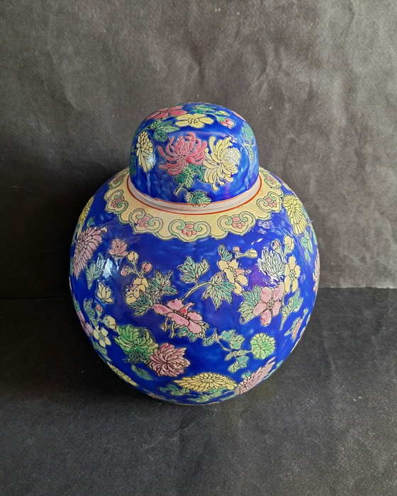 Image 1 of Grande vaso da zenzero cinese decorato in policromia con coperchio. Vintage.