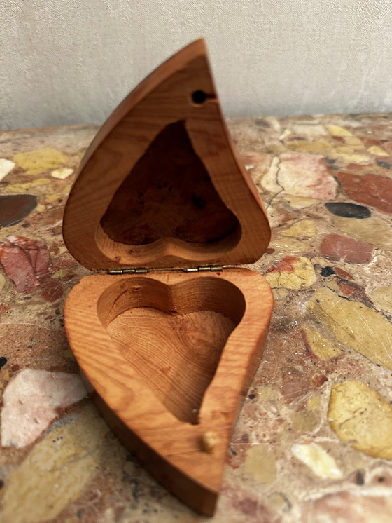 Image 1 of Caja en forma de corazón - Madera de Thuya