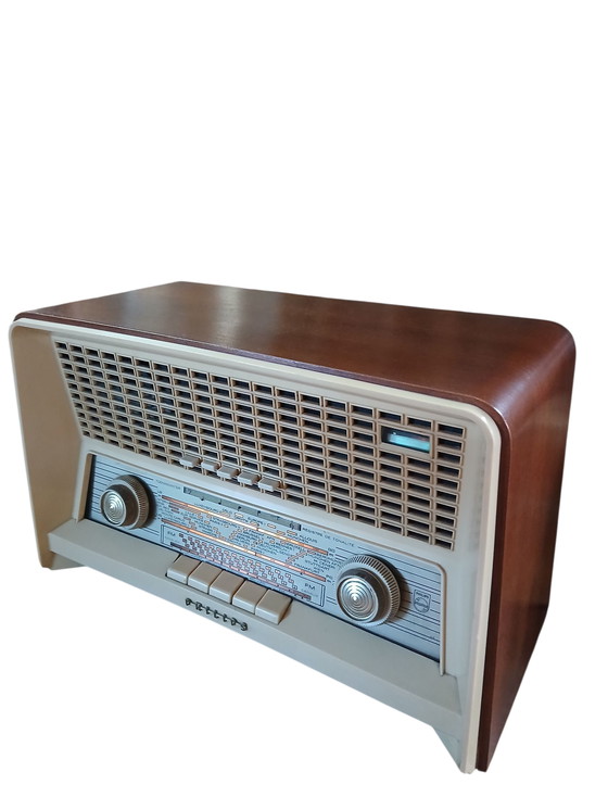 Image 1 of Old radio