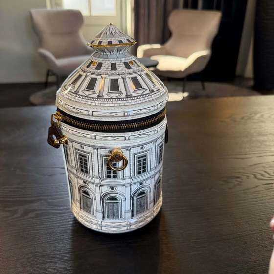 Louis Vuitton Fornasetti Cannes Architekturvase – Andere Taschen, Leinwand (photo 26 of 33)