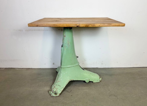 Table industrielle verte en fonte, années 1960