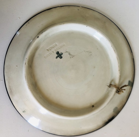 Image 1 of Plat en céramique au décor de marine en grisaille à main levée 