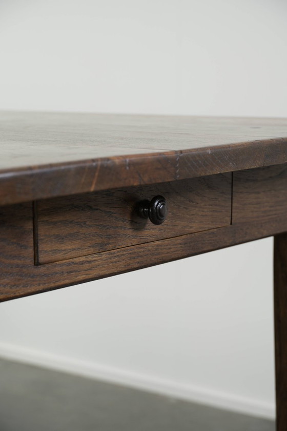 Beautiful French farmhouse dining table from early/mid-19th century, solid oak with 2 drawers – Wood (photo 12 of 12)