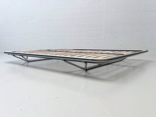 Cama Bauhaus de Bruno Huwyler con somier de láminas de Lattino, años 70