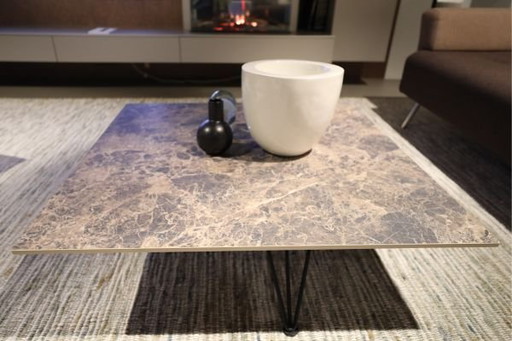 Couchtisch aus Draht mit Eigenmarke