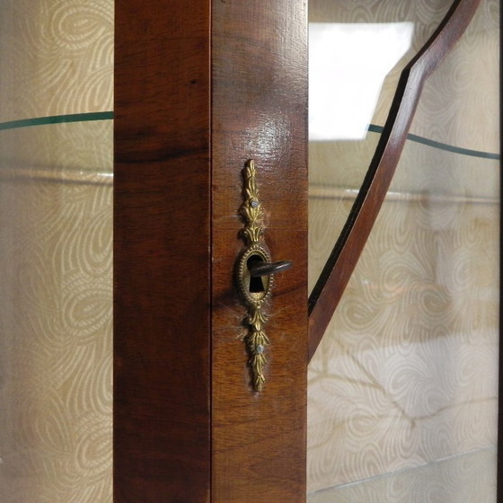 Image 1 of Engelse Art Deco vitrinekast op sierlijke poten, jaren 30