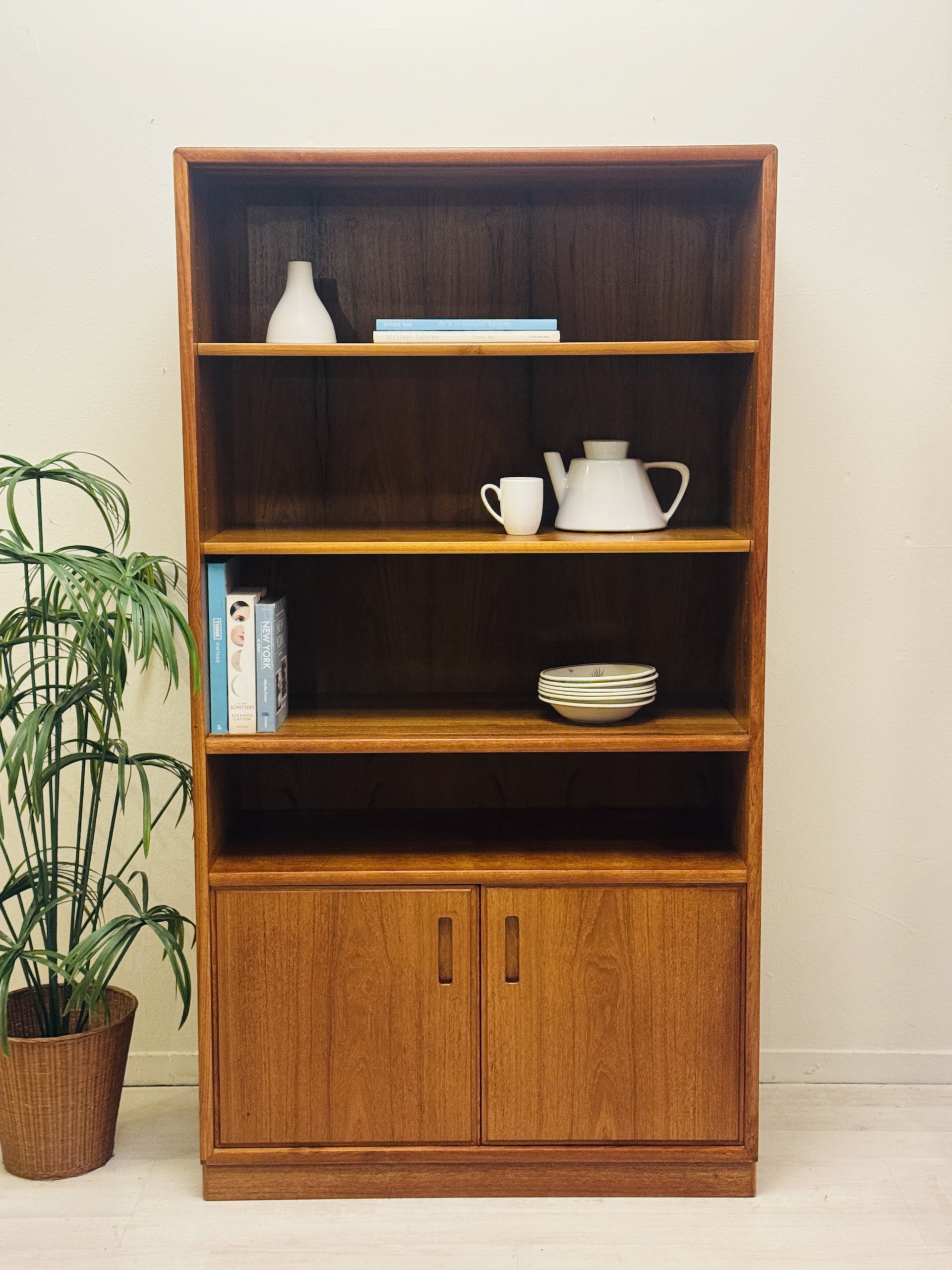 Deense vintage boekenkast teak – jaren '60 | €895 | Whoppah