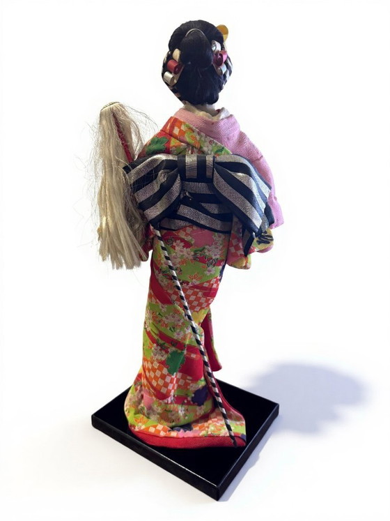 Image 1 of Conjunto de tres muñecas decorativas tradicionales japonesas.