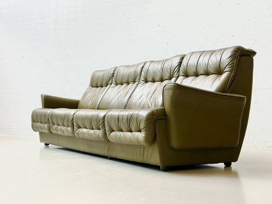 Image 1 of Grosszügiges Retro Ledersofa in Olivgrün, 1970er Jahre