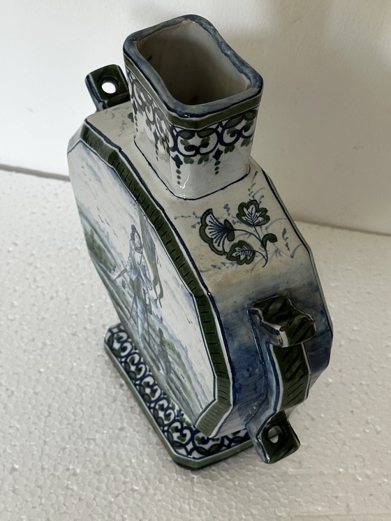 Image 1 of Vaso ottagonale, fine XIX secolo, in stile Delft - marchio non identificato