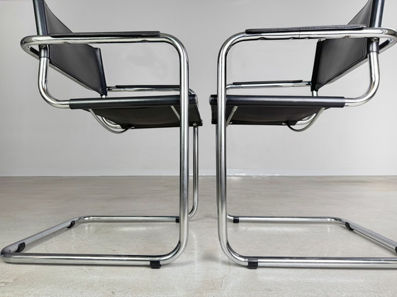 Image 1 of Juego de 2 sillas voladizas B34 de Marcel Breuer, de piel, atribuidas a Thonet.