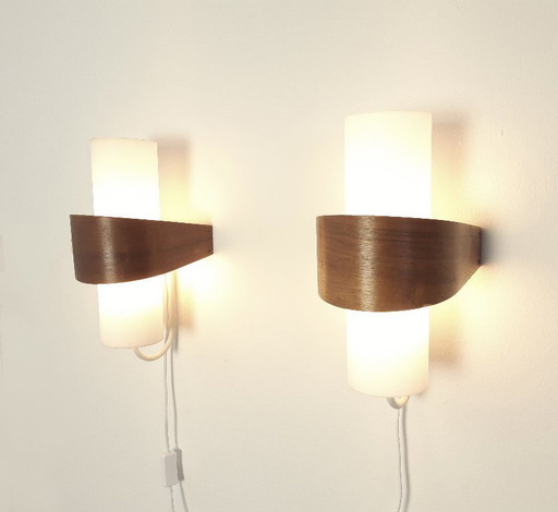 1 van 2 Louis Kalff wandlampen, NX40 Philips wandlamp, matglazen mcm wandlamp