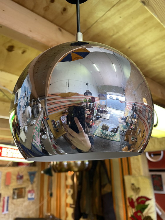 Image 1 of Lampe globe suspendue chromée vintage des années 70