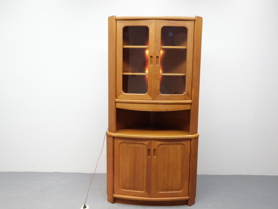 Image 1 of Dyrlund Denmark Vintage hoekkast met verlichting 