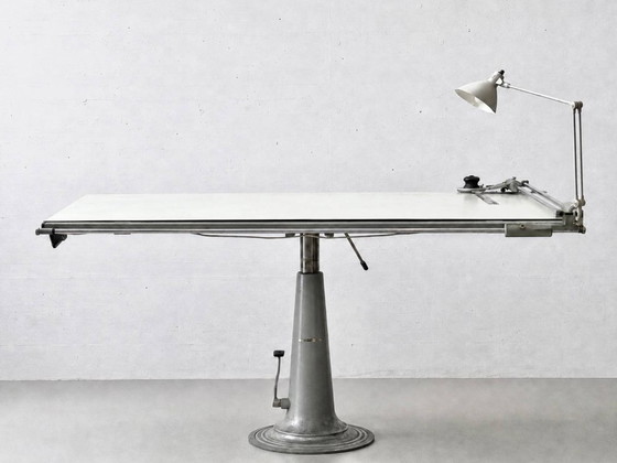 Image 1 of Hydraulischer Höhenverstellbarer Tisch mit integrierter Arbeitsleuchte von Nike Eskilstuna, Schweden, 1950er Jahre