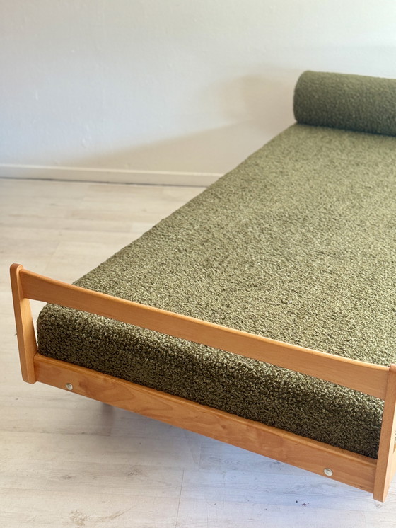 Image 1 of Divano letto vintage anni '50/'60 in peluche bouclé verde