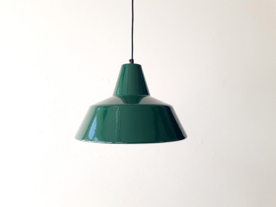 Image 1 of Louis Poulsen dunkelgrüne Emaille Pendellampe, minimalistische industrielle dänische Pendellampe, Mid-Century Modern Esstischlam