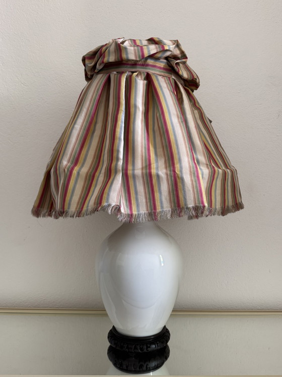 Image 1 of Große Lampe aus Porzellan und Seidentaft