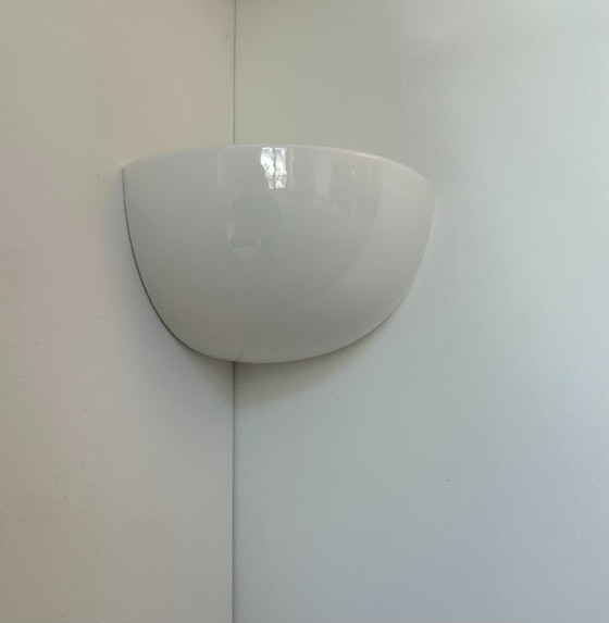 Image 1 of Witte glanzende porseleinen hoekwandlamp, Frankrijk 1970