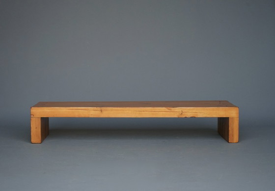 Image 1 of Table basse en pin, style Charlotte Perriand. France, années 1960.