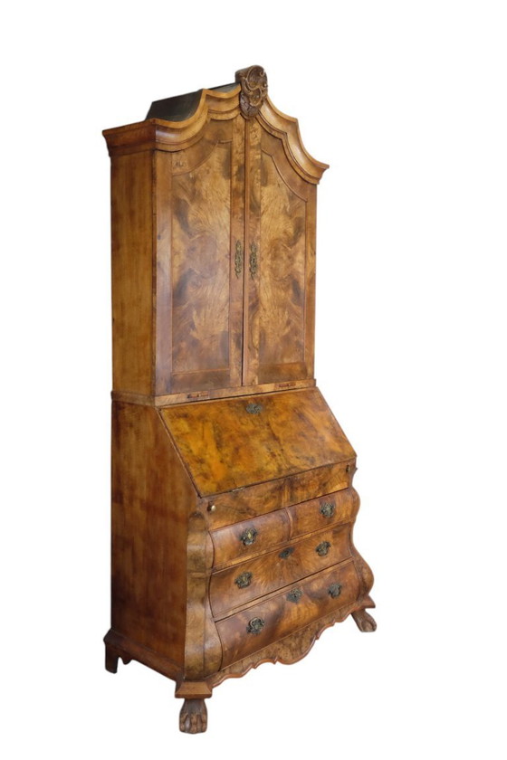 Image 1 of elegant 18th century desk with curb in burr walnut.