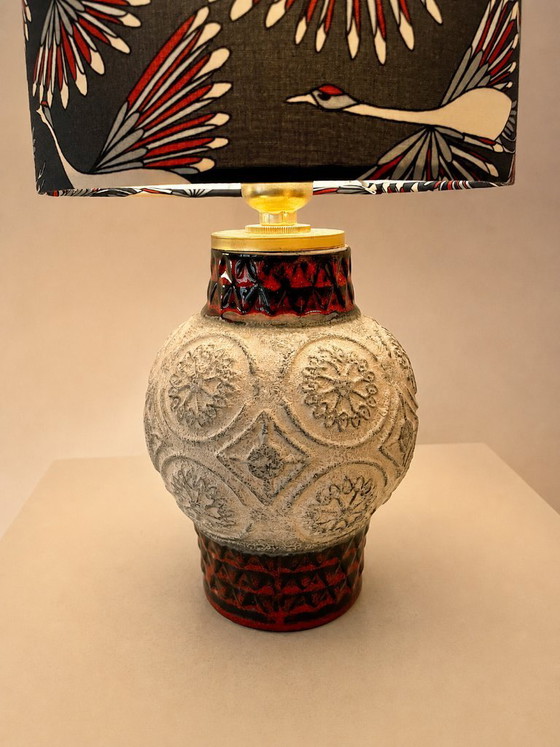 Image 1 of Upcycling : Lampe de table fabriquée à partir d'un vase en céramique Bay - Design de Bodo Mans - Forme 62 - 17
