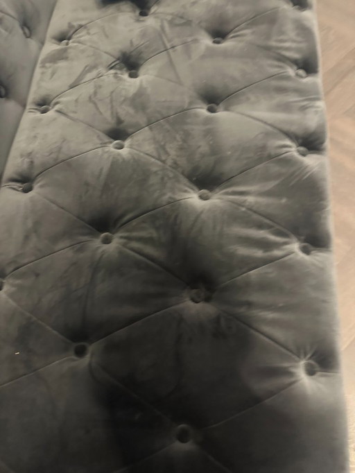 Hochlehnendes Samtsofa